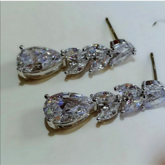 New Gorgeous White Sapphire Drop Earrings - Picture 4 of 9